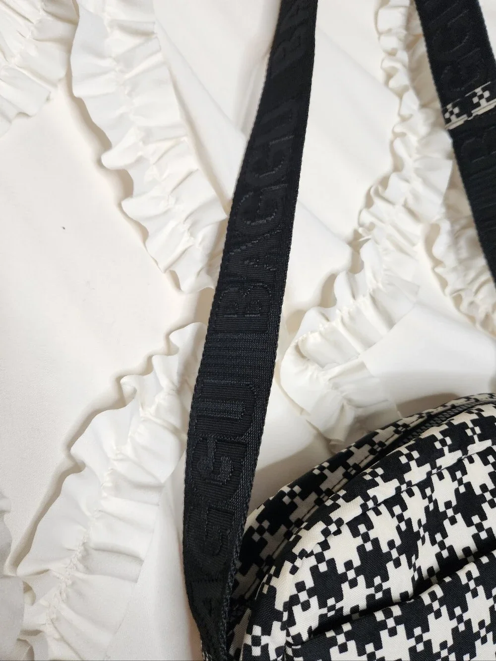 Baggu Pixel Gingham Crossbody Camera Black & Cream Off-White